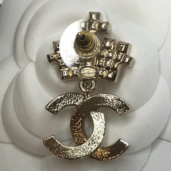 21A NEW Authentic Chanel Crystal Pearl Earrings - Picture 5 of 7